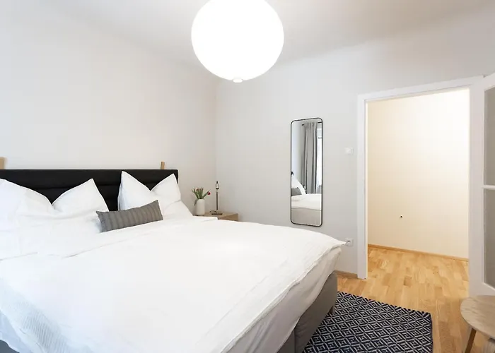 Chic 1-bed By Canal Walk To Historic Centre * Viena